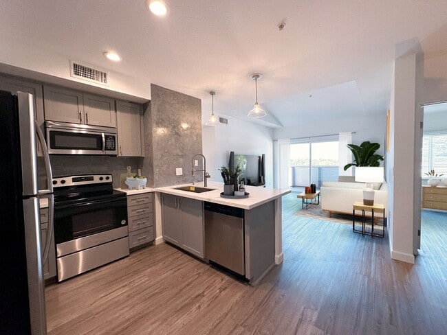Building Photo - Cahuenga Place