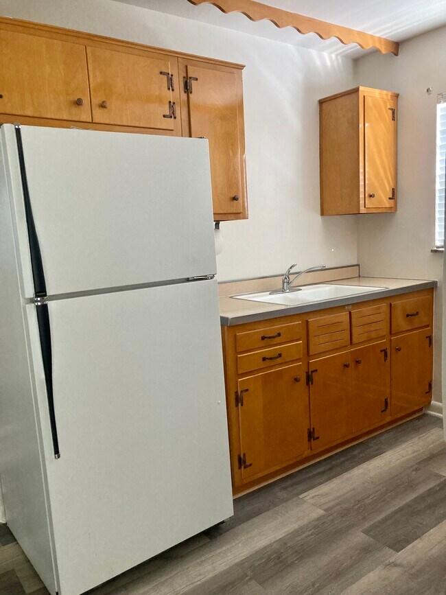 kitchen - 3550 Schwartze Ave
