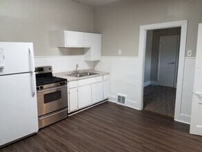 Building Photo - 418 Rose St