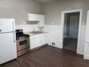 Building Photo - 418 Rose St