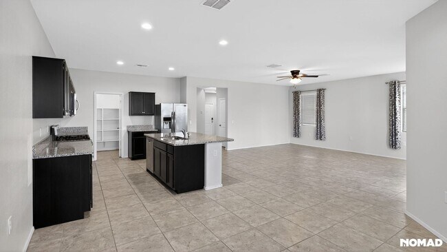 Foto del edificio - 3090 N Lainey Ln