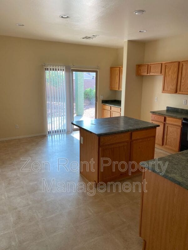 Building Photo - 4569 E Sundance Ave