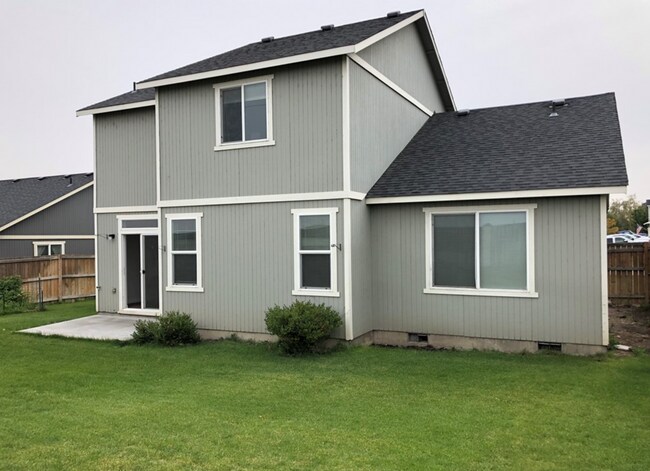 Foto del edificio - Large 3 Bedroom Home in Park Orchard Neigh...