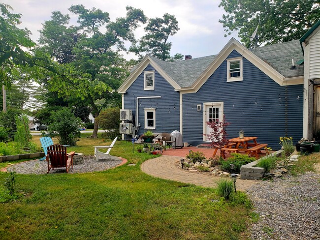Functional patio and fire pit area - 7 Garrison St