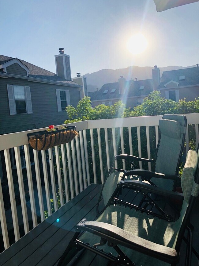 Foto del edificio - CUTE 3 bedroom West Side Townhome