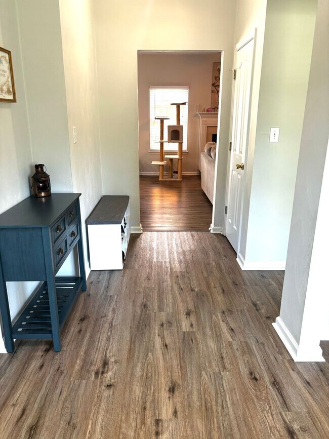 Foto del edificio - 4 Bedrooms and 3 bath