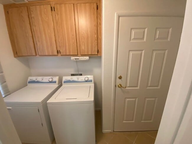 Building Photo - 2 br, 2 bath House - 2280 Canyon Song