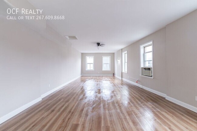 Building Photo - Spacious Northern Liberties Studio
