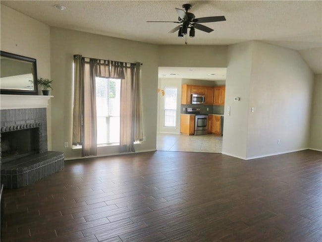 Building Photo - 205 Whitestone Way