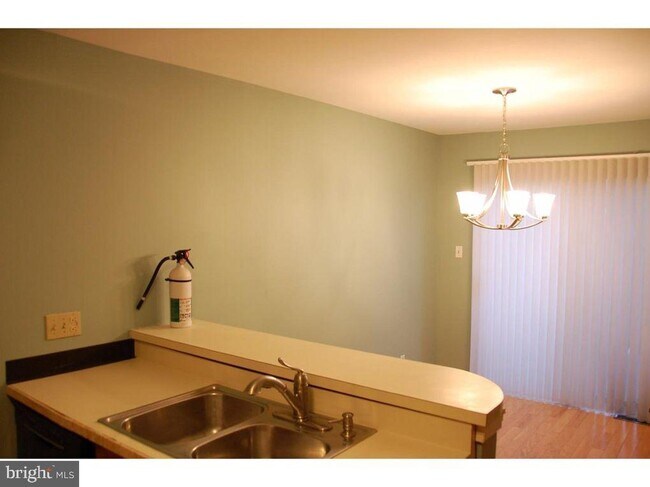 Building Photo - 1405 Augusta Cir