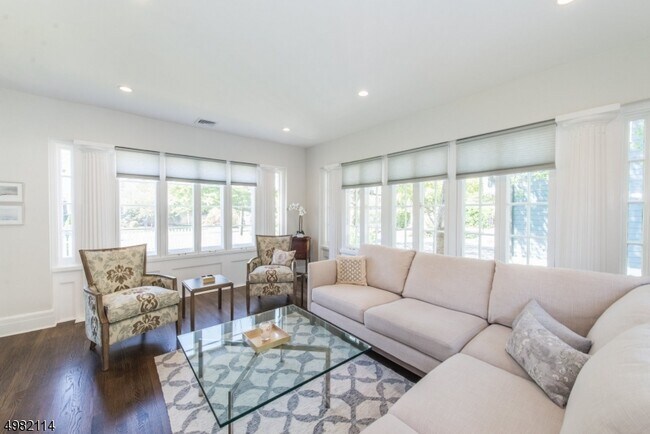 Building Photo - 41 Plymouth St