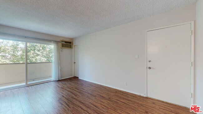 Foto del edificio - 1833 Manning Ave