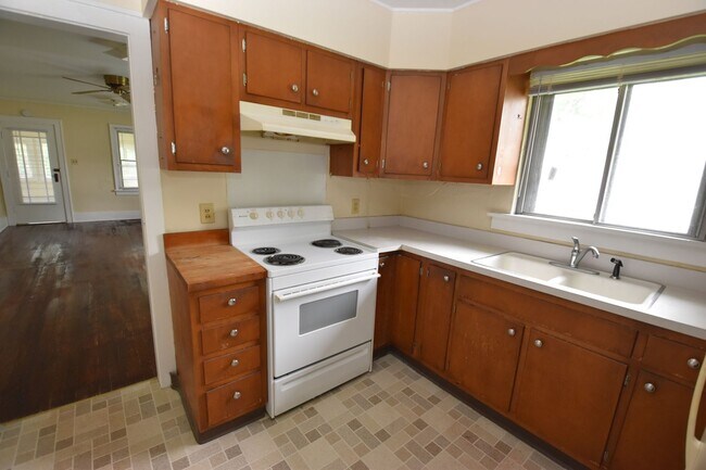 Foto del edificio - 2 bedroom home close to ND and Roseland