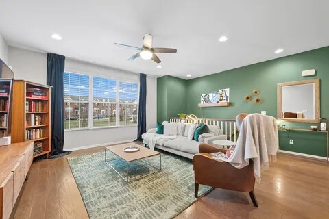 Foto del edificio - 47713 Hillcrest Dr