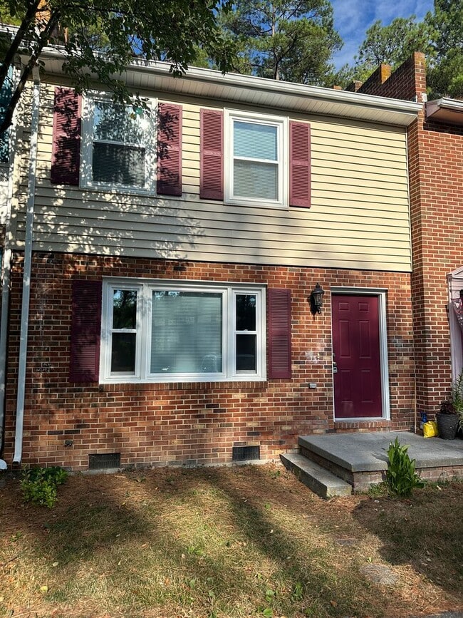 Building Photo - 302 Carroll Dr