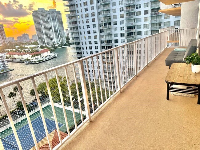 Foto del edificio - 290 174th St St