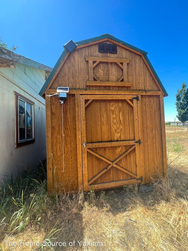 Building Photo - 3 br, 1 bath House - 1640 N Camas Road