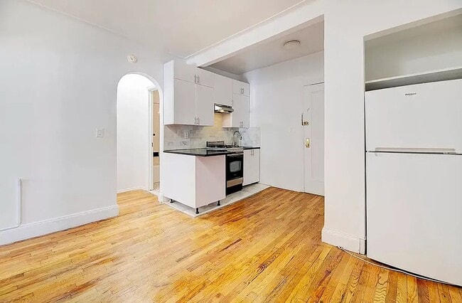 Building Photo - 301 East 53rd Street