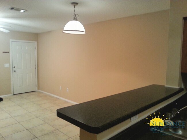 Building Photo - Adorable 2 Bedroom Townhouse in Niceville