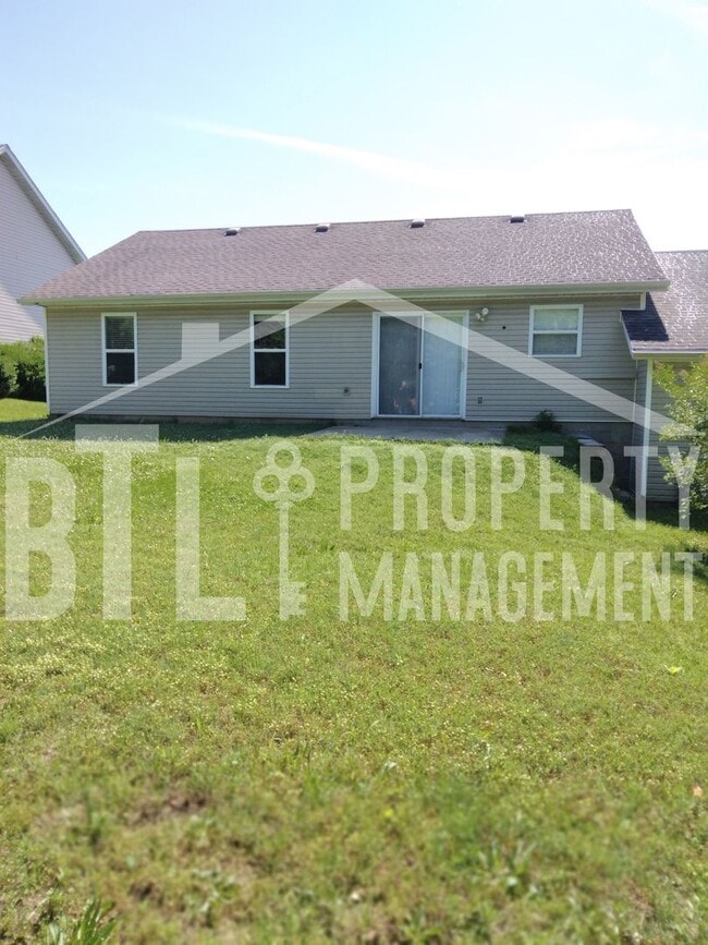 Building Photo - 3 Bedroom 2 Car Garage Duplex in Branson