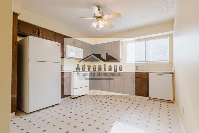 Foto del edificio - 8564 Creekwood Way