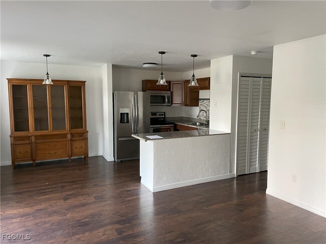 Foto del edificio - 1264 SE 8th St