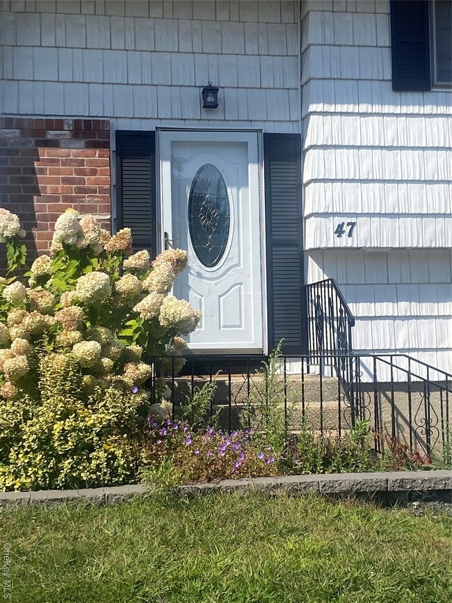 Building Photo - 47 Bowling Ln