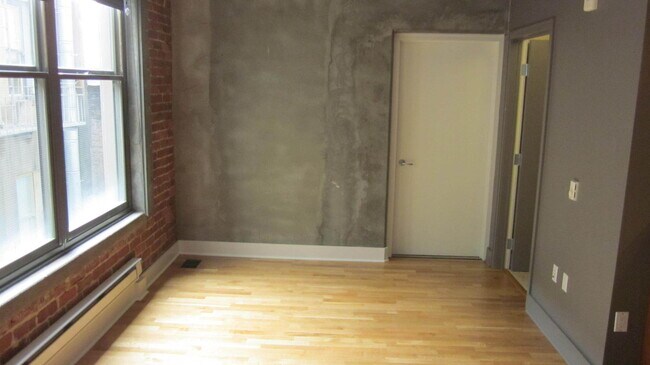Foto del edificio - The Landmark**Unfurnished at Union Square!...