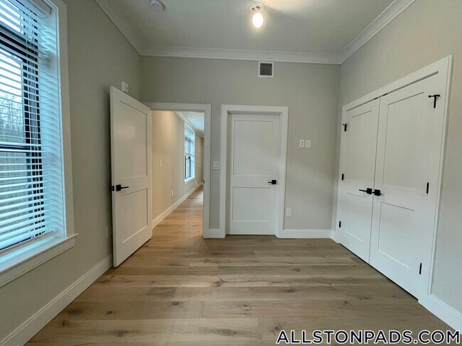 Foto del edificio - 157 Everett St