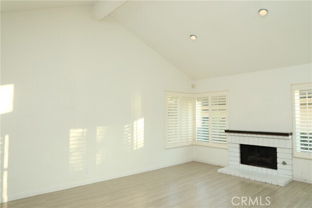 Building Photo - 46 Wildwood