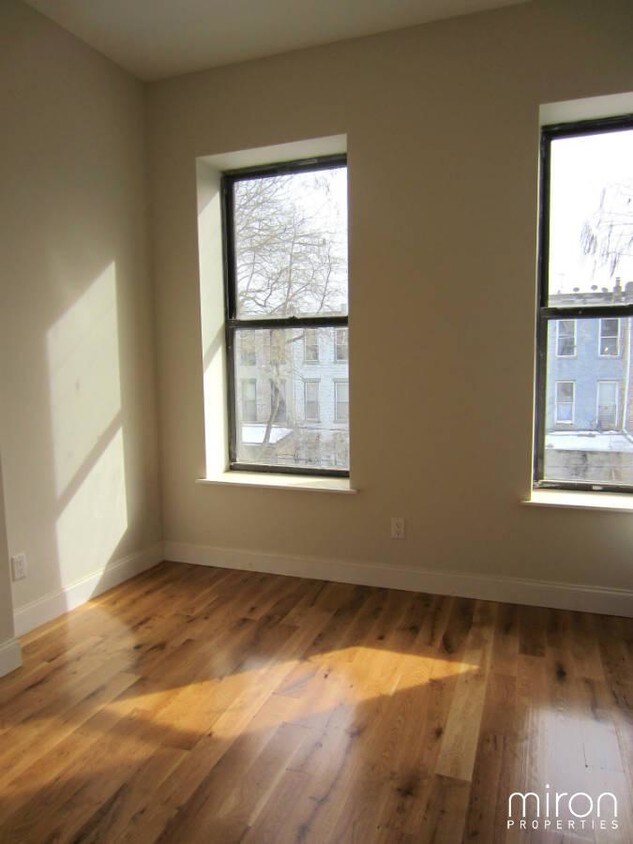 Primary Photo - 874 Lafayette Ave