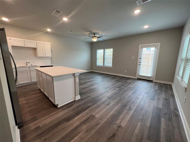 Foto del edificio - 313 N Centro Cir