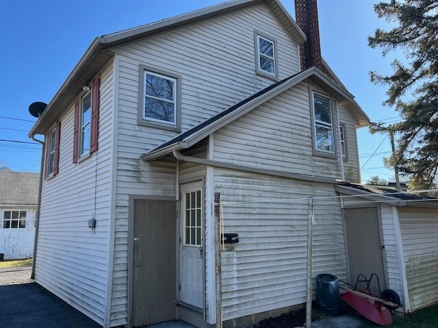 Main entry - 104 E Maple St