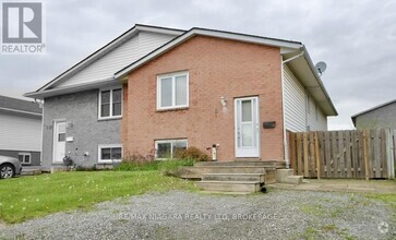 Building Photo - 8 Briarsdale Crescent