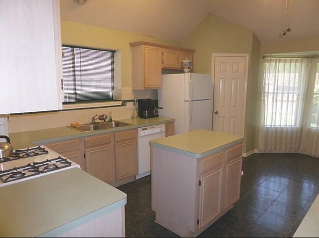 Building Photo - 12530 Meadowglen Dr