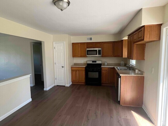 Foto del edificio - 1415 Hackberry Ln