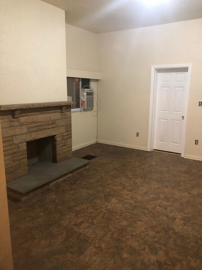 Living room - 312 Pearl St