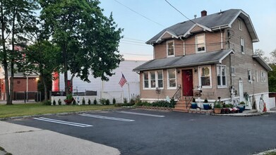 Building Photo - 58 S Farview Ave