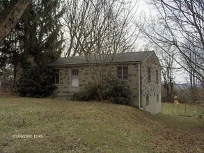 Building Photo - 201 Orchard View Ln
