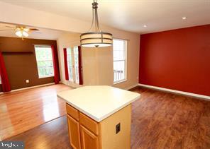 Foto del edificio - 9703 Becker Ct