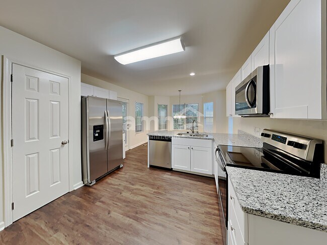 Building Photo - 10 Donegal Ct