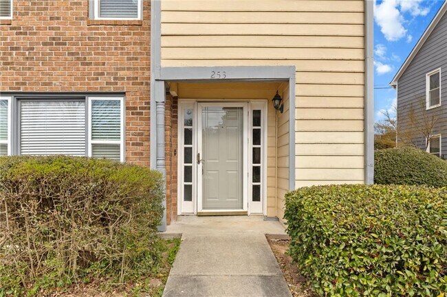 Building Photo - 253 Triple Oaks Dr