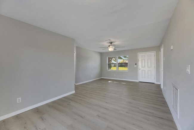 Foto del edificio - 527 Fox Run Trail