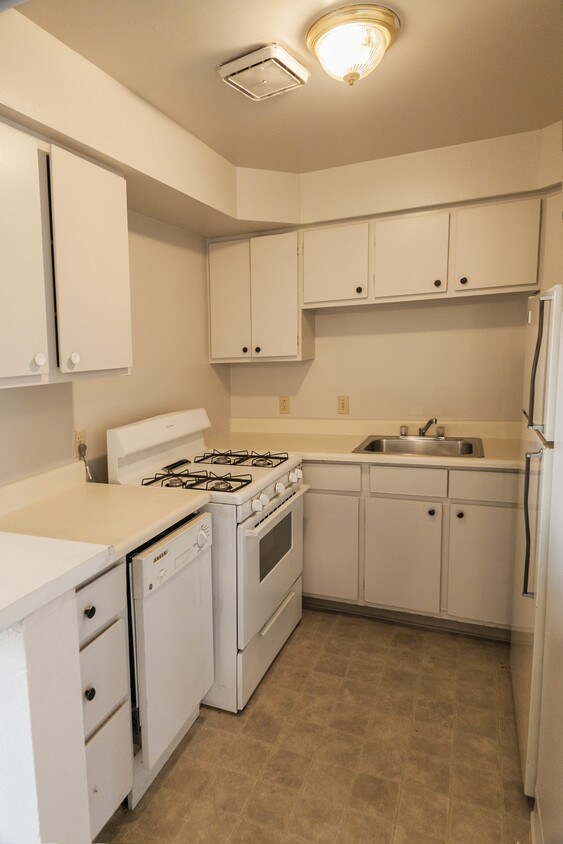 Emery Gardens Apartments 4244 S Hydraulic St Wichita, KS