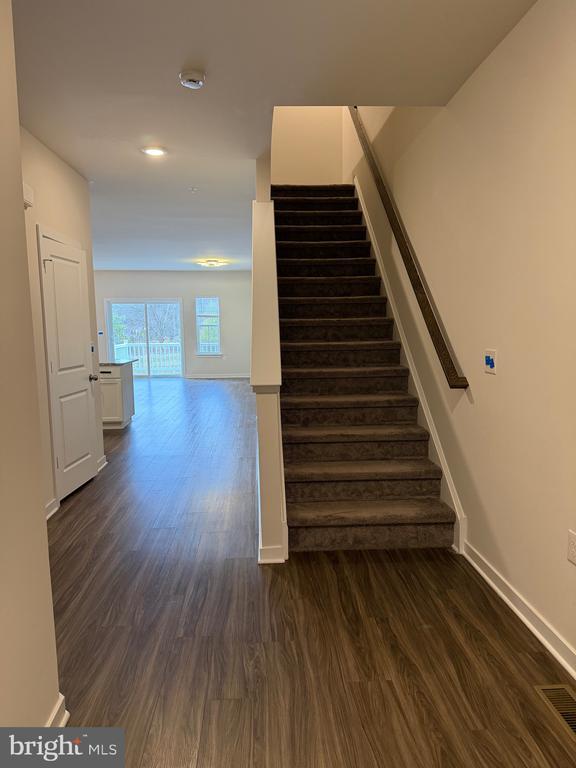 Building Photo - 127 Painters Wy