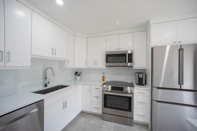 Building Photo - 253 Wood Dale Dr