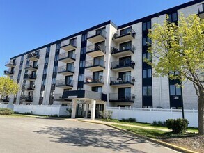 Building Photo - 9118 Elmwood Dr