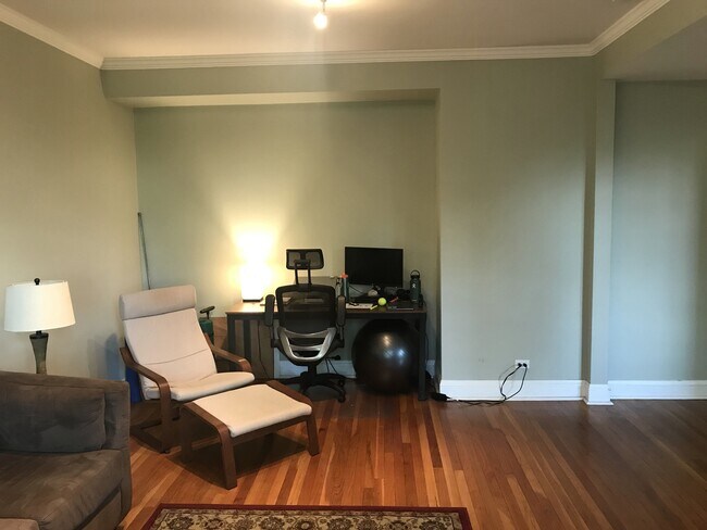 Office Nook - 535 W Eugenie St