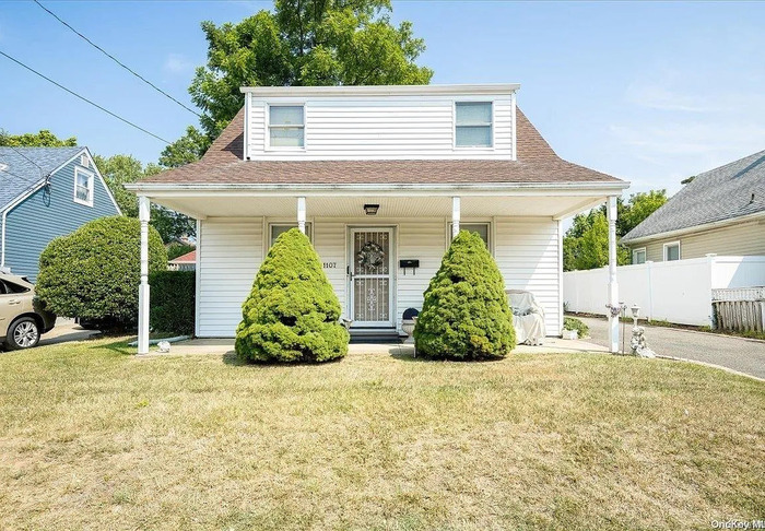 Primary Photo - This Charming 2 Bedroom/ 1 Full Bathroom C...