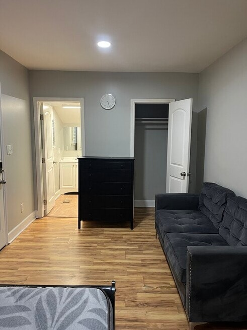 Foto del edificio - Fully-Furnished Rooms for Rent